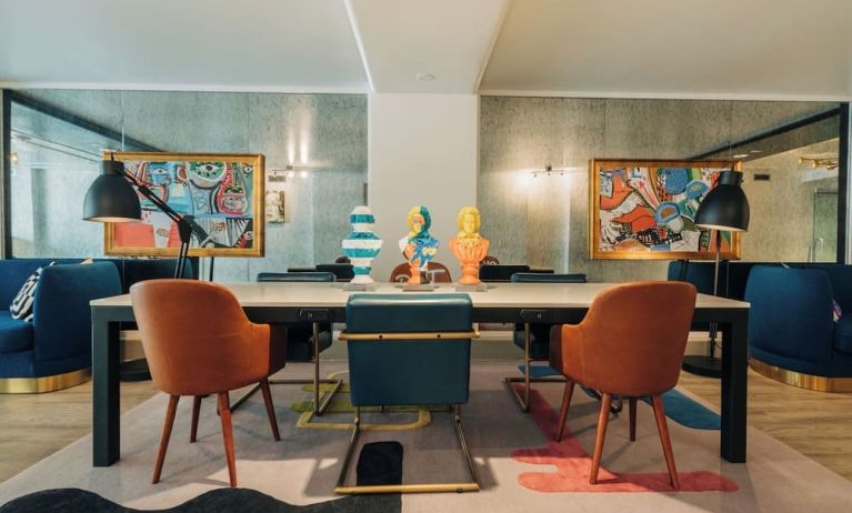 Lobby lounge with workspace, perfect for coworking at Montrose At Beverly Hills.