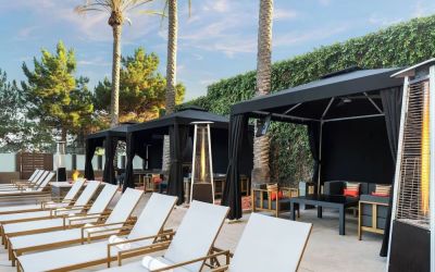 Plenty of sun loungers and cabanas available beside the pool at Marriott Del Mar.