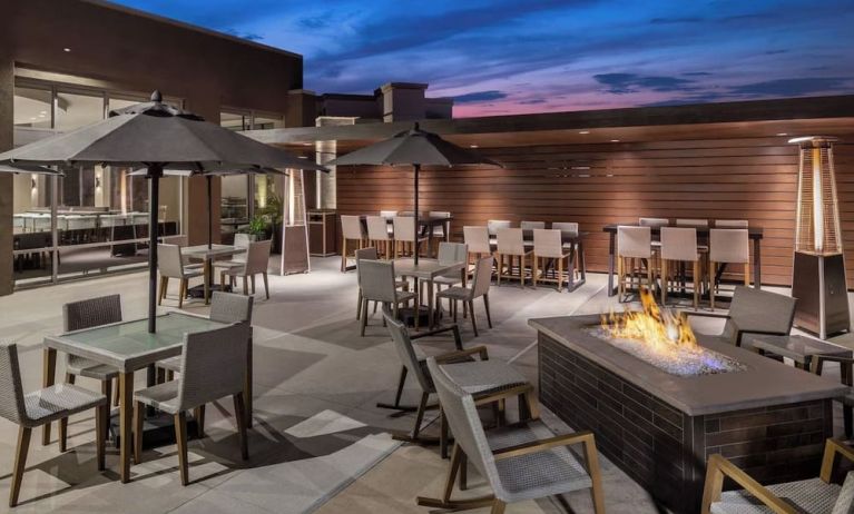Al fresco dining perfect for coworking at Marriott Del Mar.