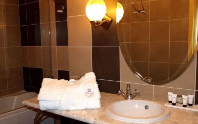 Guest bathroom at Delphi Art Hotel.
