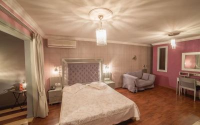 Day use room at Delphi Art Hotel.