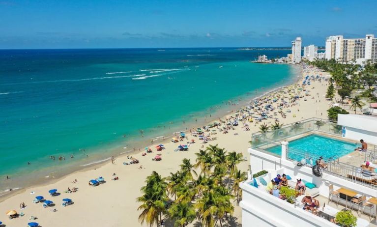 Beach access at Aire De O:live.