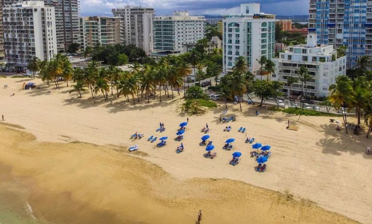 Beach access at Aire De O:live.