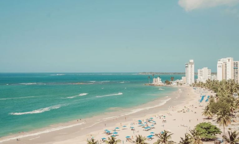 Beach access at Aire De O:live.