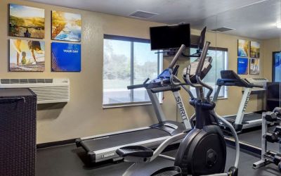 Fitness center at Comfort Inn & Suites North Aurora - Naperville.