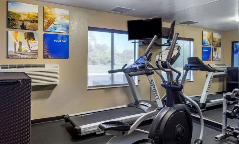 Fitness center at Comfort Inn & Suites North Aurora - Naperville.