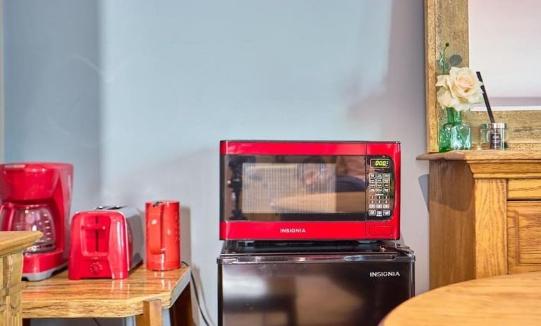 Microwave at Beverly Hills Spanish.