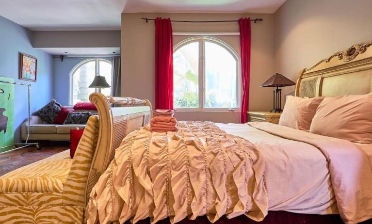 Day  use room at Beverly Hills Spanish.
