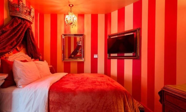 Day  use room at Beverly Hills Spanish.
