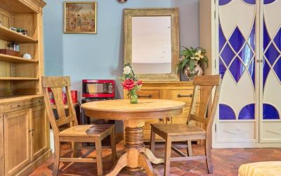 Dining room at Beverly Hills Spanish.