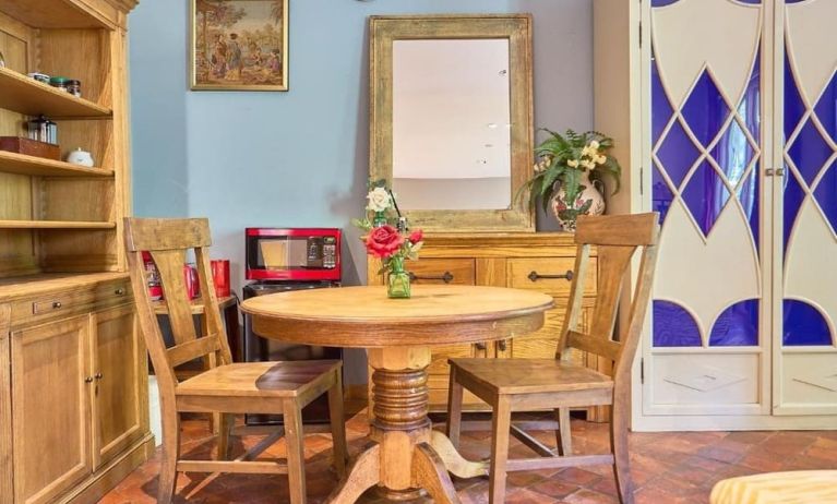 Dining room at Beverly Hills Spanish.