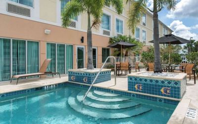 Outdoor pool at Sleep Inn & Suites Port Charlotte - Punta Gorda.