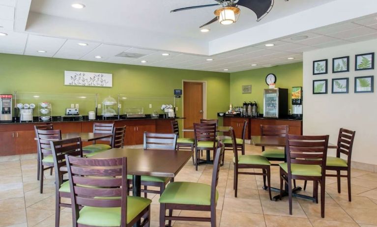 Dining room at Sleep Inn & Suites Port Charlotte - Punta Gorda.