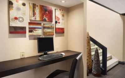 Business center at Days Inn By Wyndham Brantford.