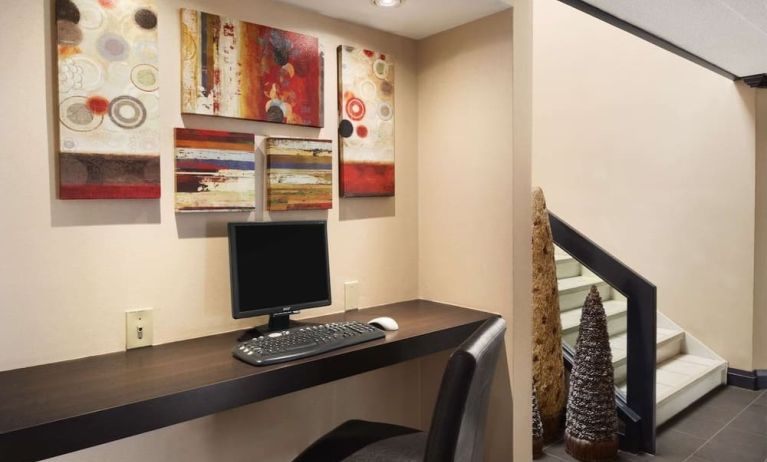 Business center at Days Inn By Wyndham Brantford.