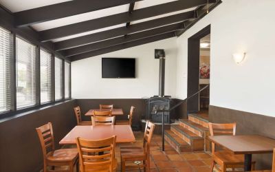 Restaurant at Days Inn By Wyndham Brantford.