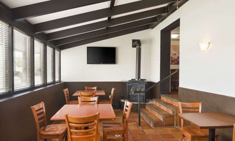 Restaurant at Days Inn By Wyndham Brantford.