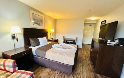 Day use room at Coratel Inn And Suites By Jasper Ocean Shores.