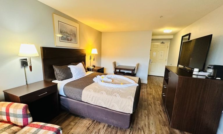 Day use room at Coratel Inn And Suites By Jasper Ocean Shores.