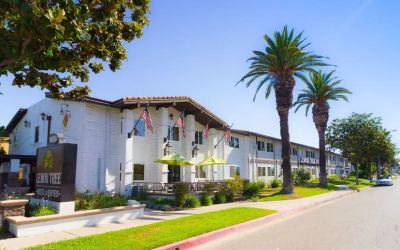 Hotel exterior at Lemon Tree Hotel & Suites Anaheim.