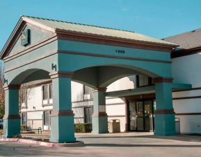 Quality Inn & Suites Irving DFW Airport South, Irving