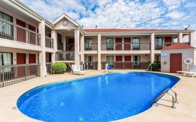 Outdoor pool at Econo Lodge Inn & Suites Murfreesboro Shopping District.