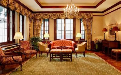 Lobby seating at The Wall Street Inn.