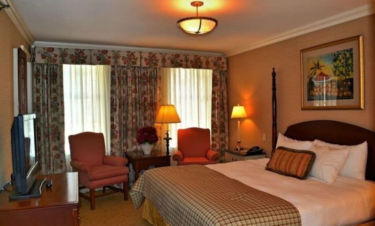 King room at The Wall Street Inn.