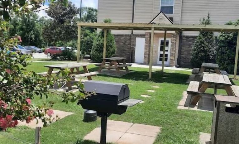 Picnic area at WeStay Suites Belle Chasse.