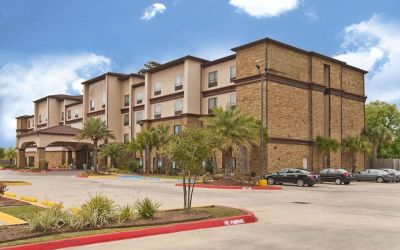 Parking available at Wyndham Lake Charles.