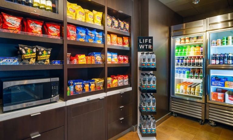 Snack bar at Courtyard By Marriott Columbus Worthington.