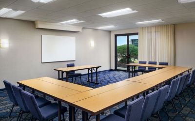 Meeting room at Courtyard By Marriott Columbus Worthington.