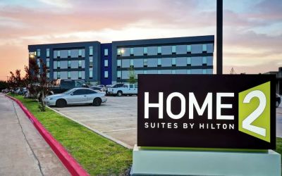 Hotel exterior at Home2 Suites El Reno.