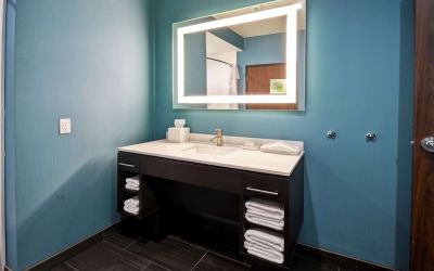 Guest bathroom at Home2 Suites El Reno.