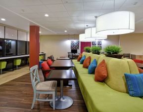 Lobby and lounge at Home2 Suites El Reno.