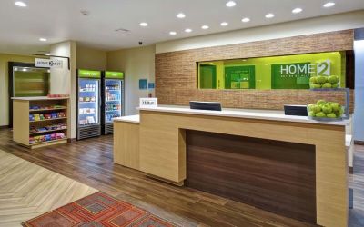 Reception desk at Home2 Suites El Reno.