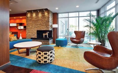 Lobby seating at Fairfield Inn & Suites By Marriott Alexandria.