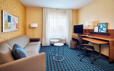 Business center at Fairfield Inn & Suites By Marriott Alexandria.