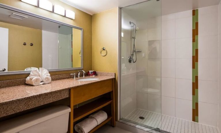 Guest bathroom at Best Western Premier Toronto Airport Carlingview.