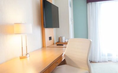 Work desk at Best Western Premier Toronto Airport Carlingview.