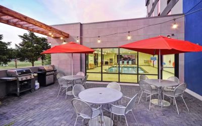 Outdoor terrace at Home2 Suites By Hilton El Reno.