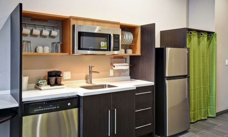 Kitchen at Home2 Suites By Hilton El Reno.