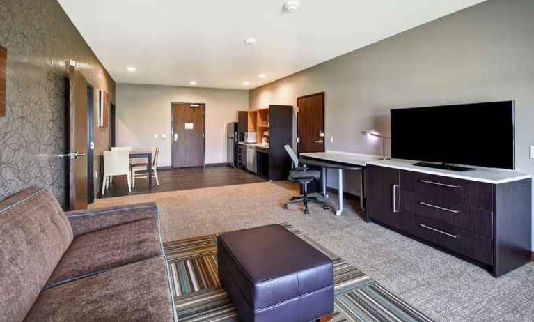 TV lounge area at Home2 Suites By Hilton El Reno.