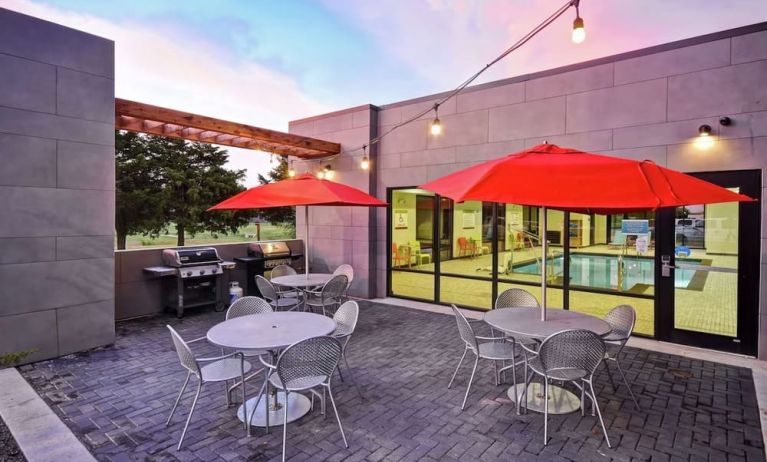 Outdoor terrace at Home2 Suites By Hilton El Reno.