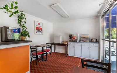 Dining area at Econo Lodge Lee - Great Barrington.