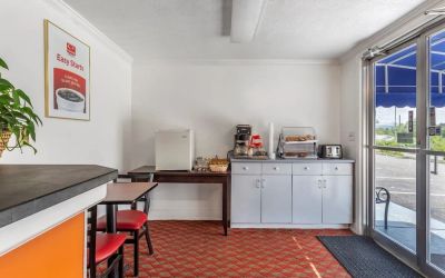 Dining area at Econo Lodge Lee - Great Barrington.
