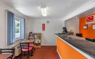 Dining area at Econo Lodge Lee - Great Barrington.