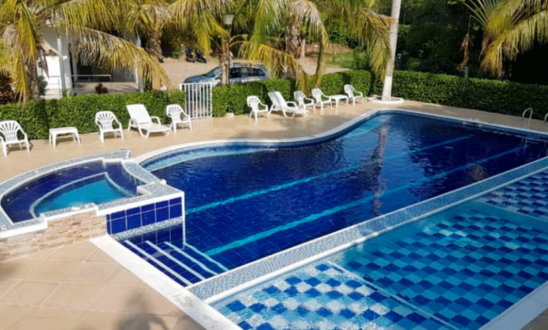 Arizona Ranch Hotel, Girardot