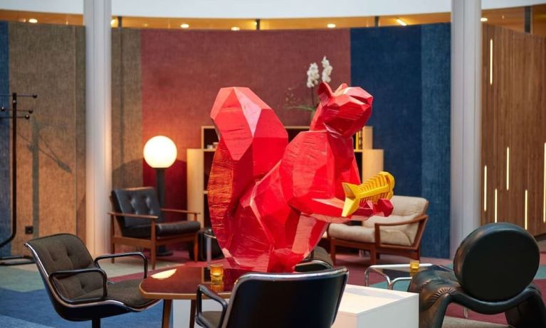 Lobby and lounge at Motto By Hilton Rotterdam Blaak.