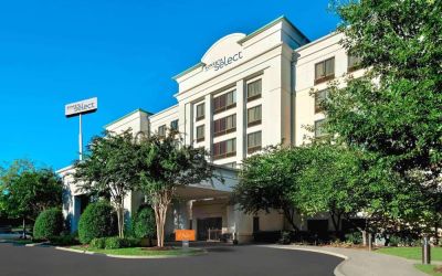 Hotel exterior at Sonesta Select Nashville Airport Suites.